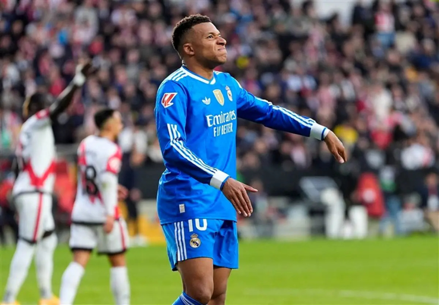 ناکامی کهکشانی‌ها در شب درخشش دروازه‌بان میزبان